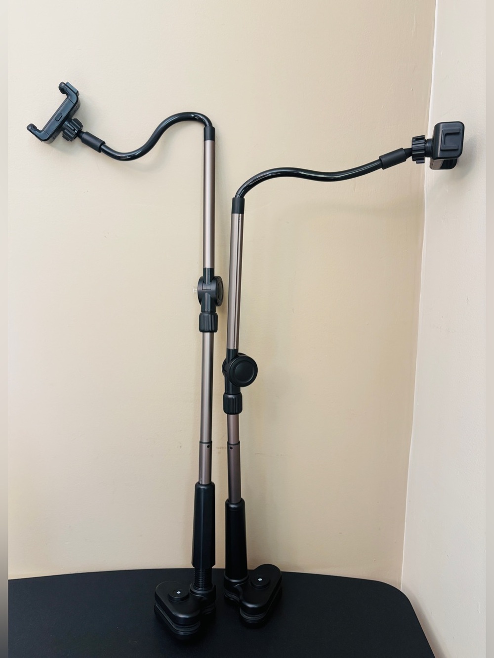 Set of 2 Gooseneck Universal Phone /Tablet Holder